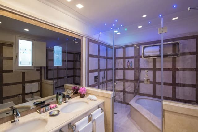 羅馬英倫飯店-豪華雙人房-6