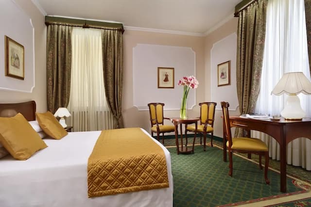 巴徹利里酒店-三人房-2