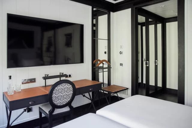 Seventy Barcelona-Basic Double or Twin Room (House)-14