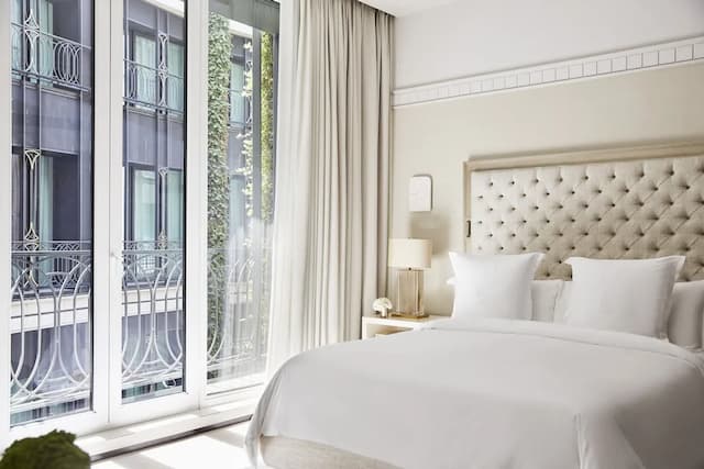 Four Seasons Hotel Madrid-Superior Room, 1 King Bed, Accessible-1