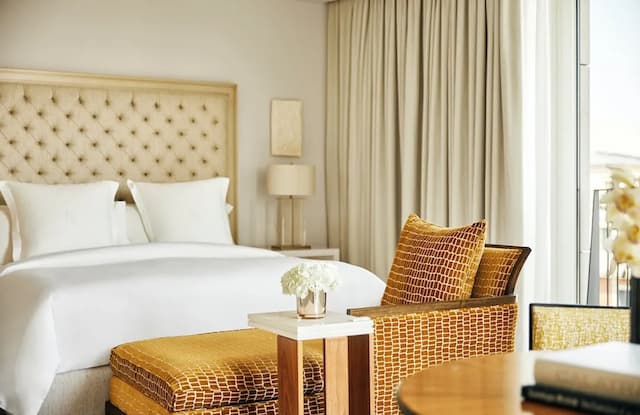 Four Seasons Hotel Madrid-Grand Room, 1 King Bed (Grand King)-8
