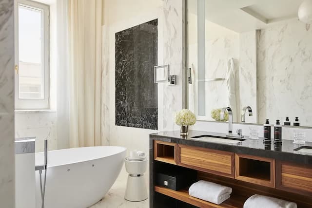 Four Seasons Hotel Madrid-Executive Suite, 1 King Bed (King)-11