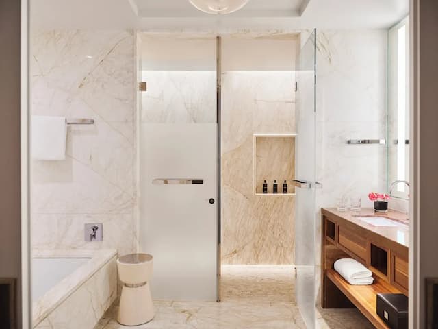 Four Seasons Hotel Madrid-Suite, 1 King Bed (Courtyard King)-11