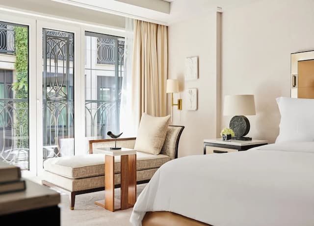 Four Seasons Hotel Madrid-Suite, 1 King Bed (Courtyard King)-7