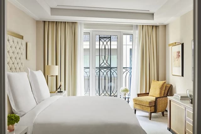 Four Seasons Hotel Madrid-Suite, 1 King Bed (Courtyard King)-6