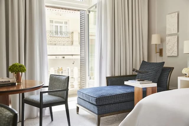 Four Seasons Hotel Madrid-Deluxe Room, Balcony-1