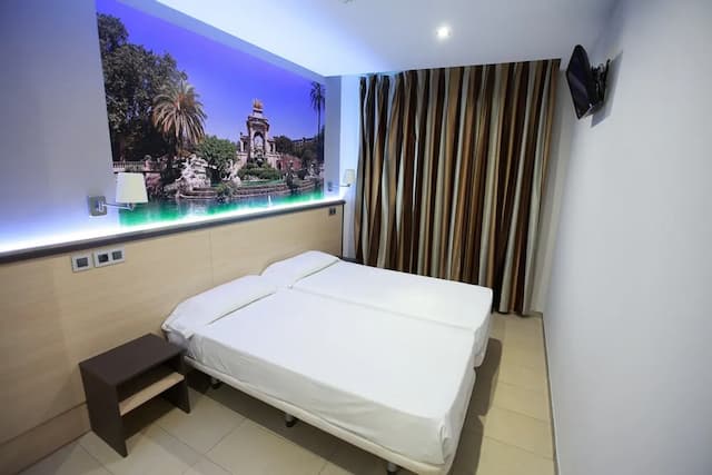 Hostal Las Flores-Double or Twin Room-8