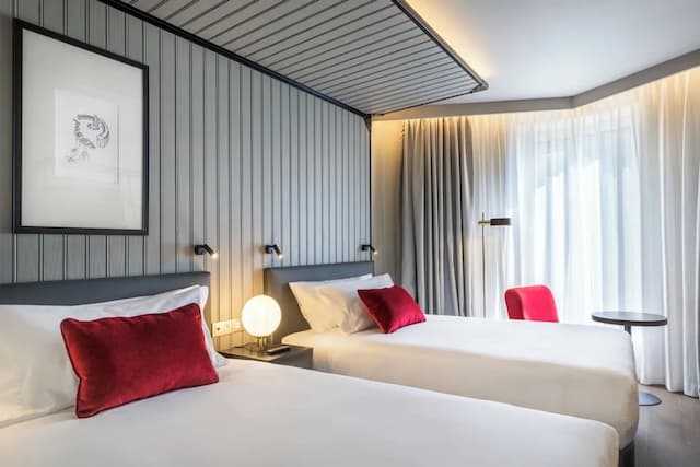 馬德里卡斯特利亞納希爾頓嘉悅里飯店-客房, 2 張加大雙人床, 城市景觀-6