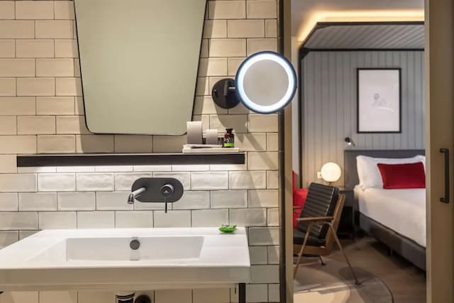 馬德里卡斯特利亞納希爾頓嘉悅里飯店-普通套房, 1 張特大雙人床-1