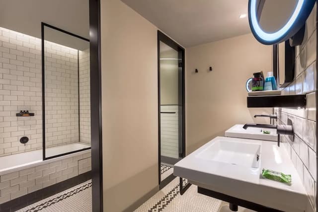 馬德里卡斯特利亞納希爾頓嘉悅里飯店-普通套房, 1 張特大雙人床-4