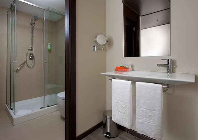 NH Barcelona Diagonal Center-Family Room, Connecting Rooms (3AD+1CH)-6