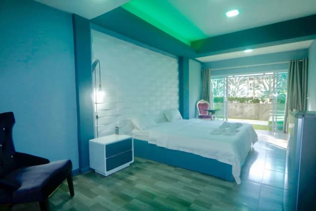 時代度假村-精緻雙人房, 1 張特大雙人床, 可使用泳池, 池畔-4