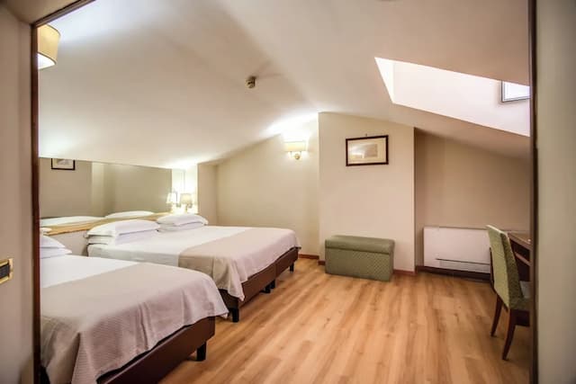 Hotel della Torre Argentina-经典三人房-11