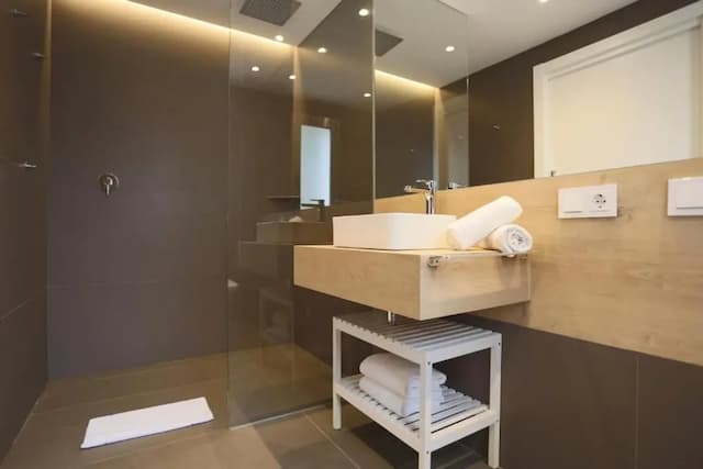 錫切斯酒店-標準雙人或雙床房-8