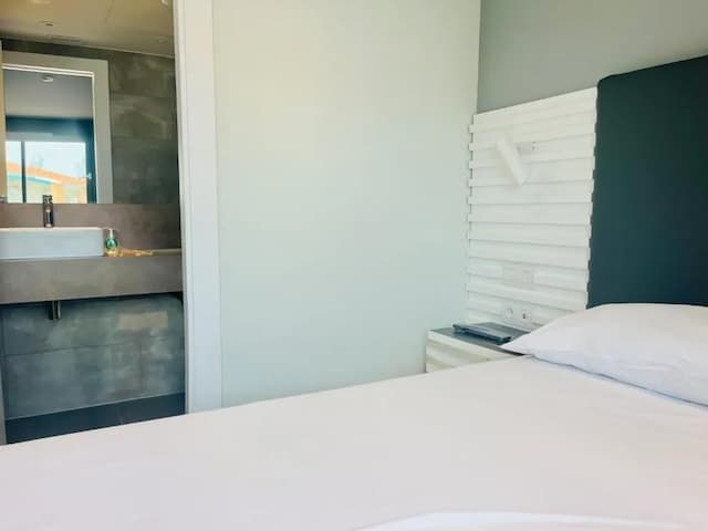 錫切斯酒店-基本單人房-1