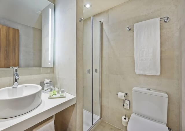 NH 바르셀로나 레스 코르츠-스탠다드룸-8