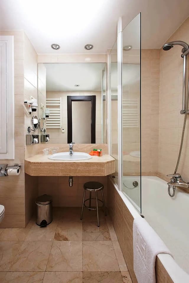 NH 바르셀로나 레스 코르츠-슈피리어룸-3