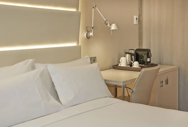 NH 바르셀로나 레스 코르츠-스탠다드 싱글룸-2