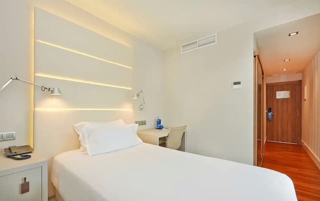 NH 바르셀로나 레스 코르츠-스탠다드 싱글룸-1