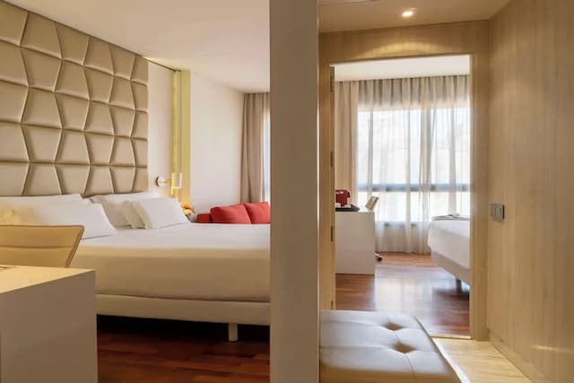NH Collection Barcelona Pódium-Family Room, Connecting Rooms (Extra Bed 4 Adults)-1