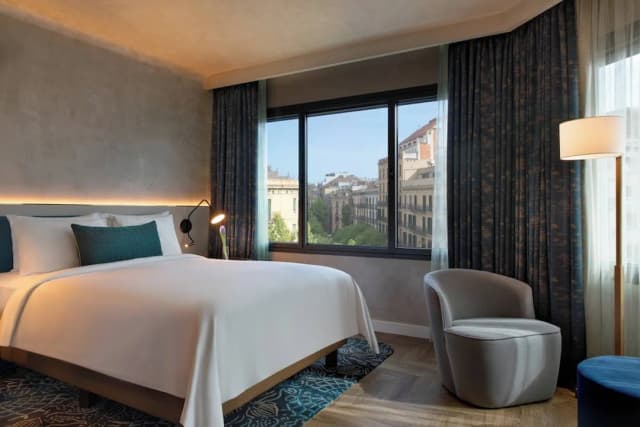 Renaissance Barcelona Hotel-Room (Prestige)-4