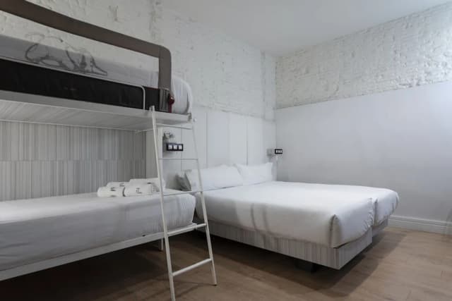 Petit Palace Lealtad Plaza-家庭房-1