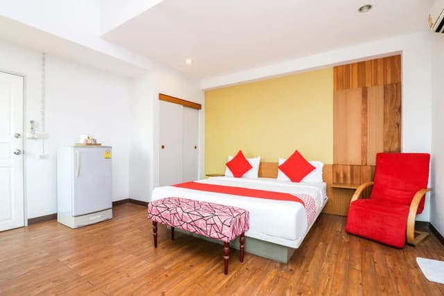 超級 OYO 117 國王唯一蘇凡納布飯店-豪華雙人房-5