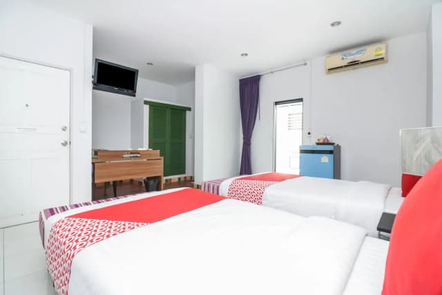 超級 OYO 117 國王唯一蘇凡納布飯店-高級雙床房-2