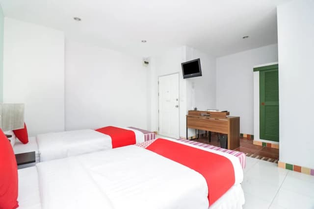 超級 OYO 117 國王唯一蘇凡納布飯店-高級雙床房-3