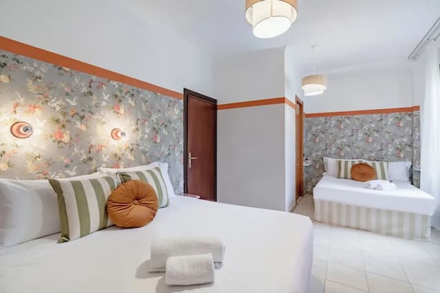 西班牙飯店-豪華四人房-1