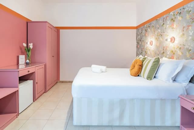 西班牙飯店-豪華四人房-2