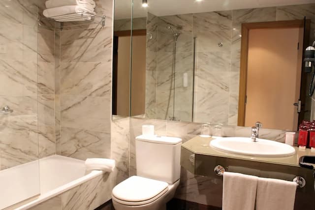 Rafaelhoteles Atocha-Standard Double or Twin Room-5