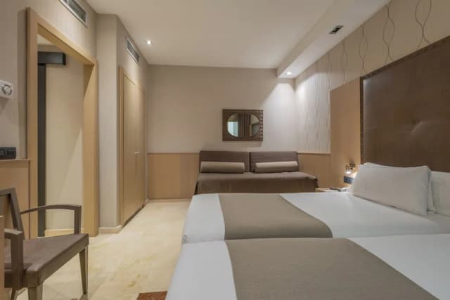 Gran Hotel Barcino-Triple 3-8