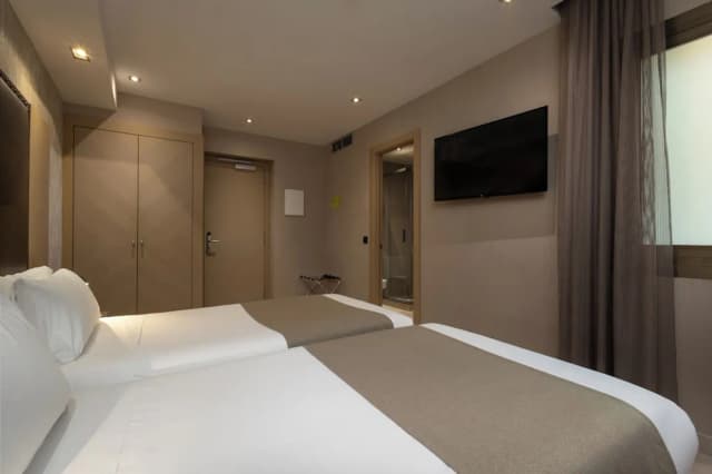 Gran Hotel Barcino-Double Room Single Use-10