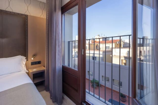 Gran Hotel Barcino-Double Room Single Use-5