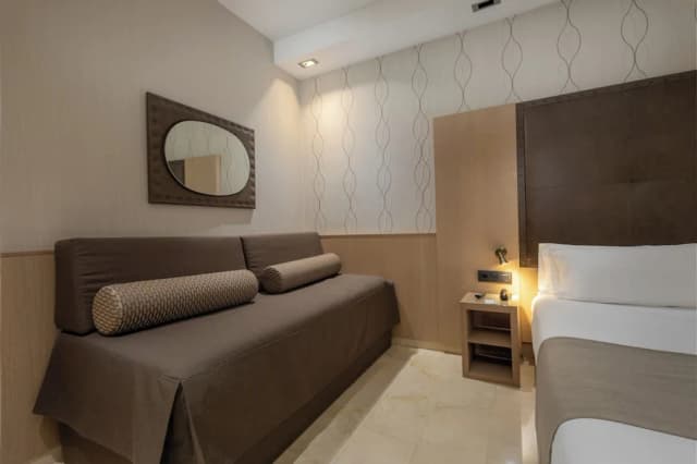 Gran Hotel Barcino-Triple 2-10