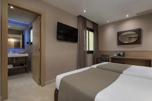 Gran Hotel Barcino-Double Room-12