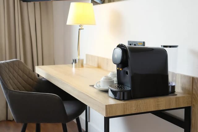 歐洲斜港飯店-高級客房, 部分海景 (1 adult)-5