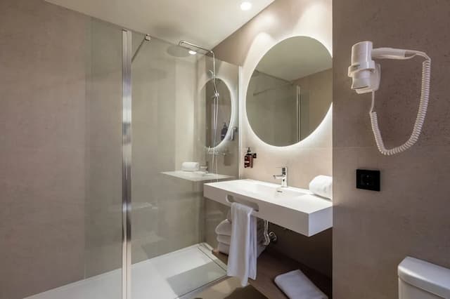 金字塔拉斐爾飯店-高級三人房-11