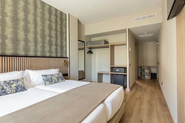 金字塔拉斐爾飯店-高級三人房-9