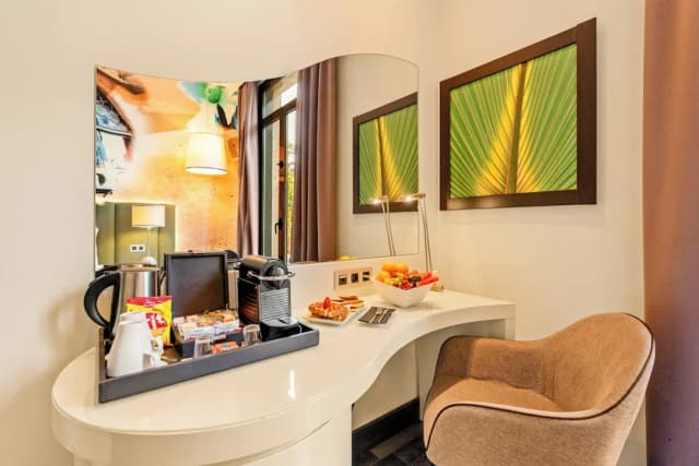 Hotel Indigo Barcelona - Plaza Catalunya by IHG-Premium Room, 1 Queen Bed, Jetted Tub, City View-4