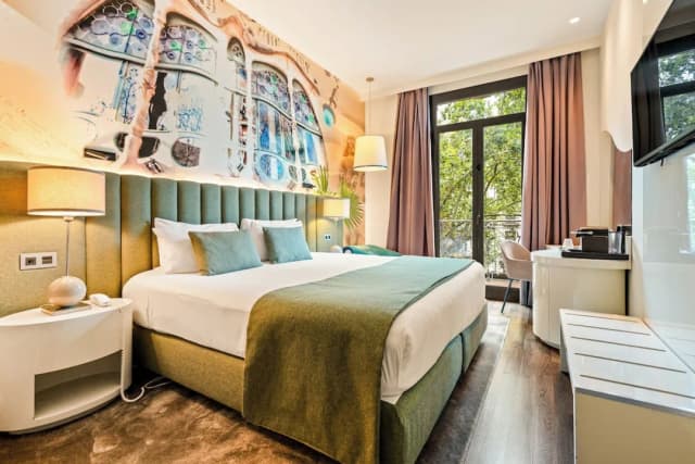 Hotel Indigo Barcelona - Plaza Catalunya by IHG-Premium Room, 1 Queen Bed, Jetted Tub, City View-1