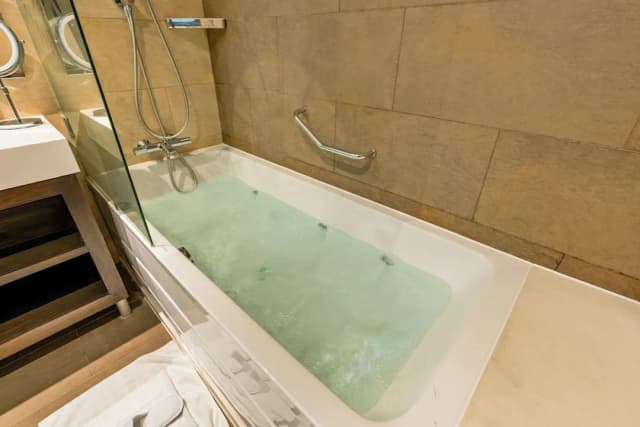 Hotel Indigo Barcelona - Plaza Catalunya by IHG-Premium Room, 1 Queen Bed, Jetted Tub, City View-3