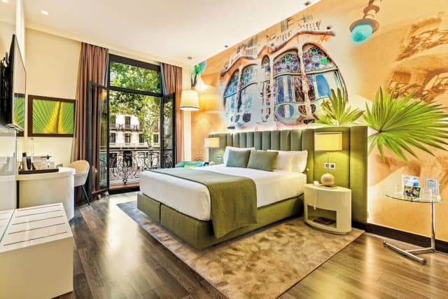 Hotel Indigo Barcelona - Plaza Catalunya by IHG-Premium Room, 1 King Bed, City View-7