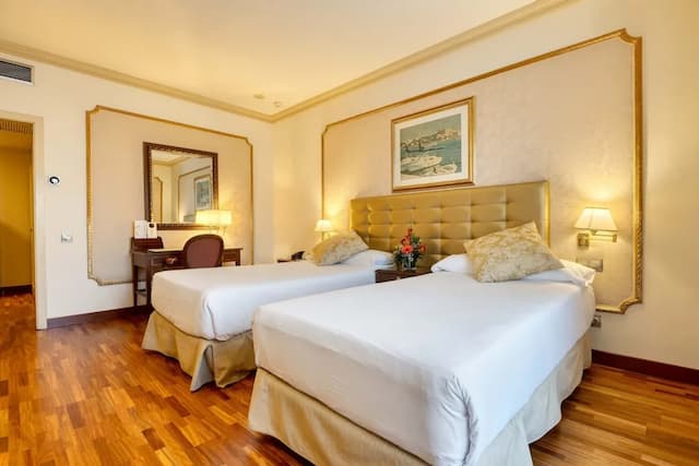Hotel Roger de Lluria Barcelona-Classic Double or Twin Room-6