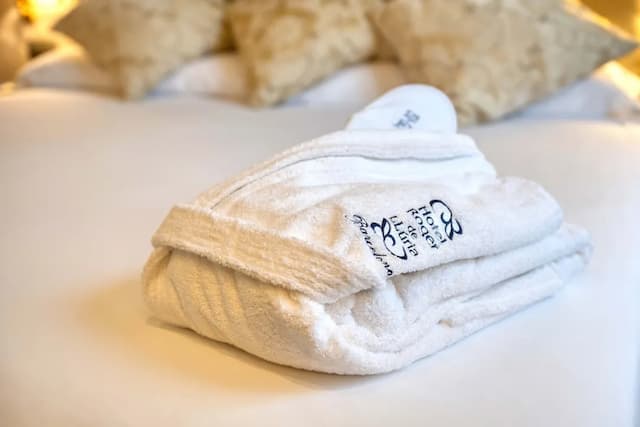 Hotel Roger de Lluria Barcelona-Family Quadruple Room-5