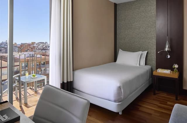 NH 바르셀로나 스타디움-스탠다드 싱글룸-1