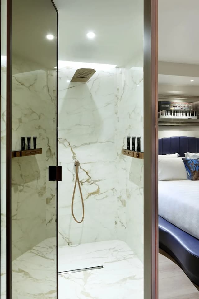 Hard Rock Hotel Madrid-Rock Star Suite-9