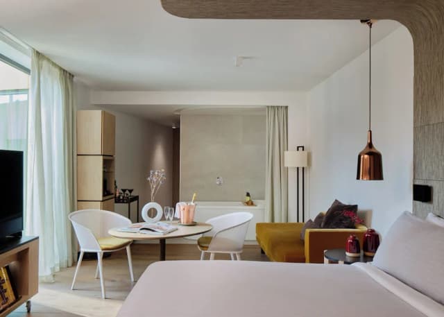 ME Barcelona-Extra ME+ Junior Suite-5