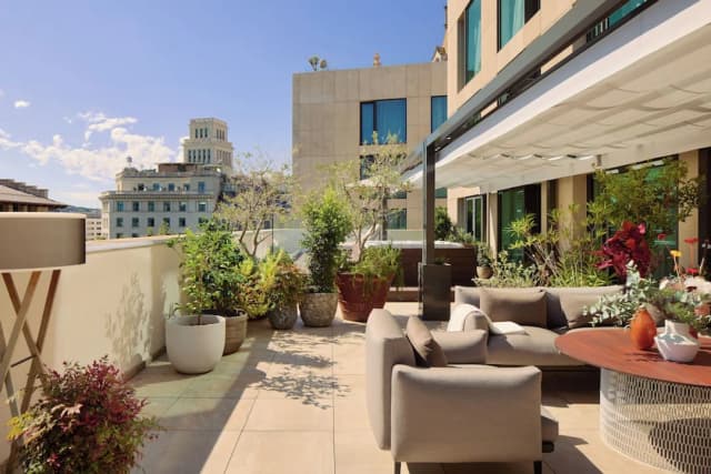 ME Barcelona-Ultimate ME+ Penthouse Jacuzzi (2+1)-8